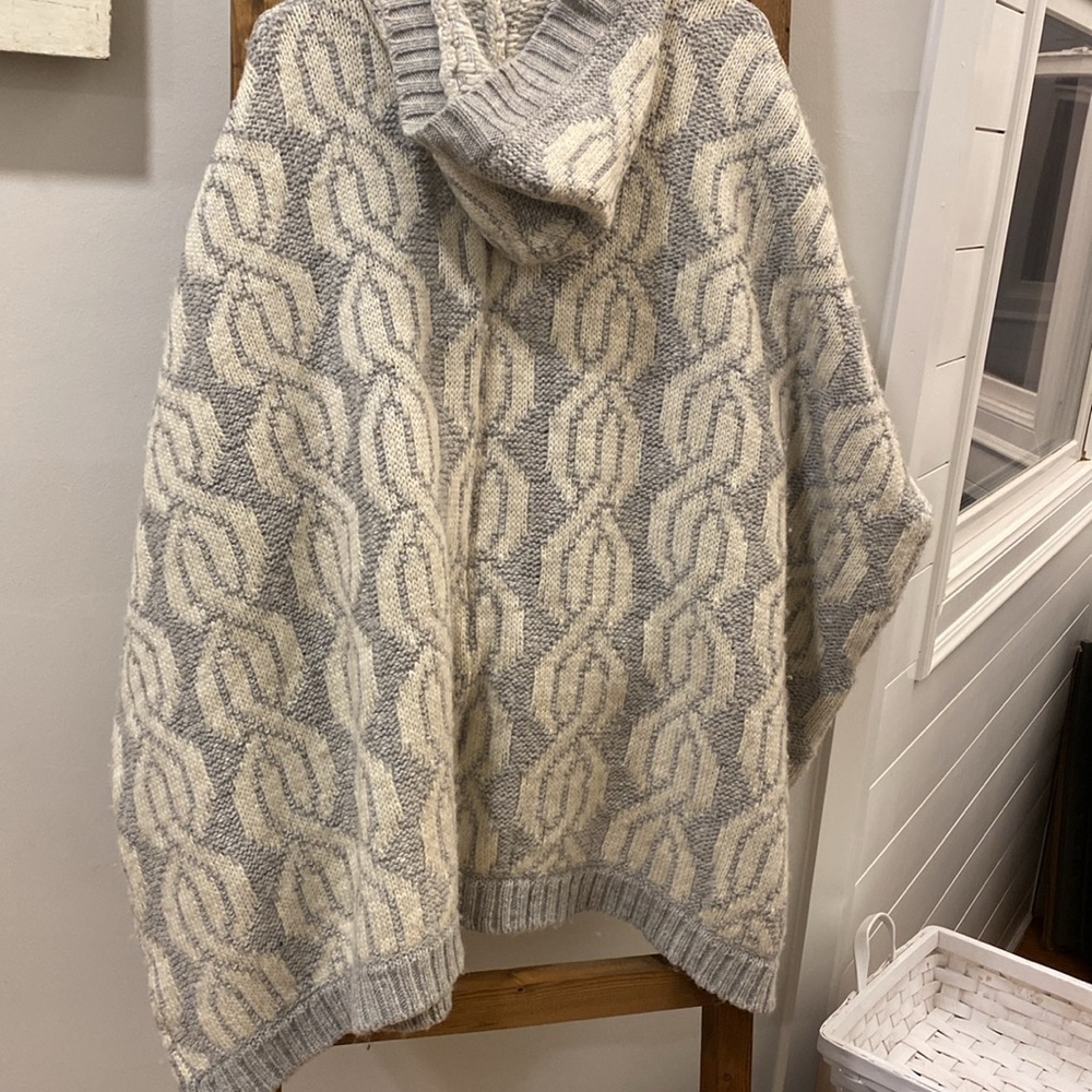 EUC Aerie Hooded Chunky Knit Poncho - Picture 5 of 11